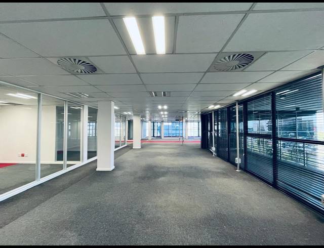 760M² OFFICE TO LET IN VORNA VALLEY
